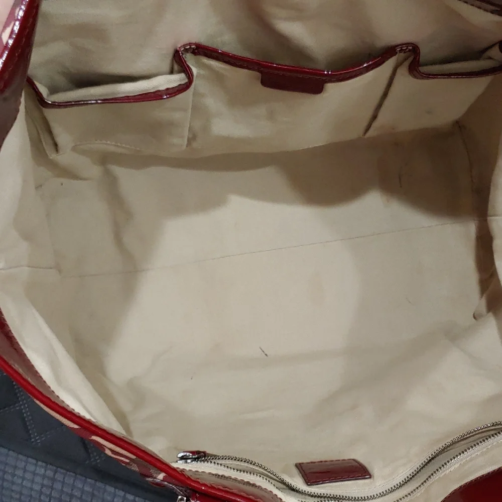 Burberry Red and Cream Heart Tote - Picture 7 of 12